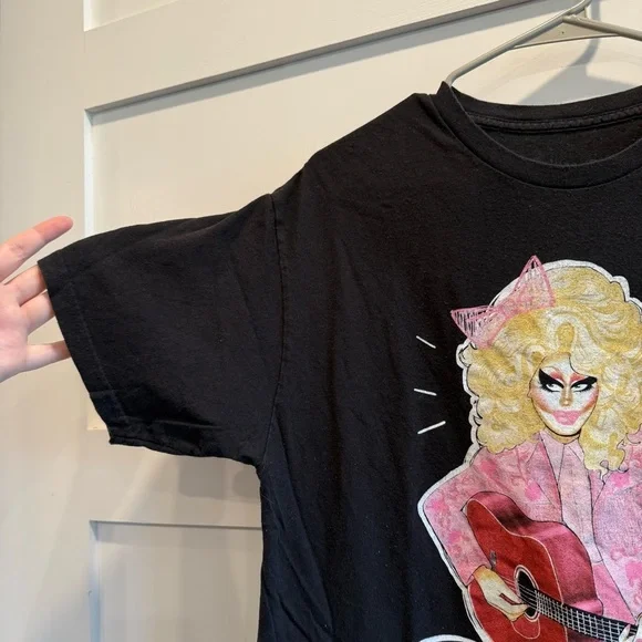 Black Medium T-Shirt with Trixie Graphic - Picture 3 of 5